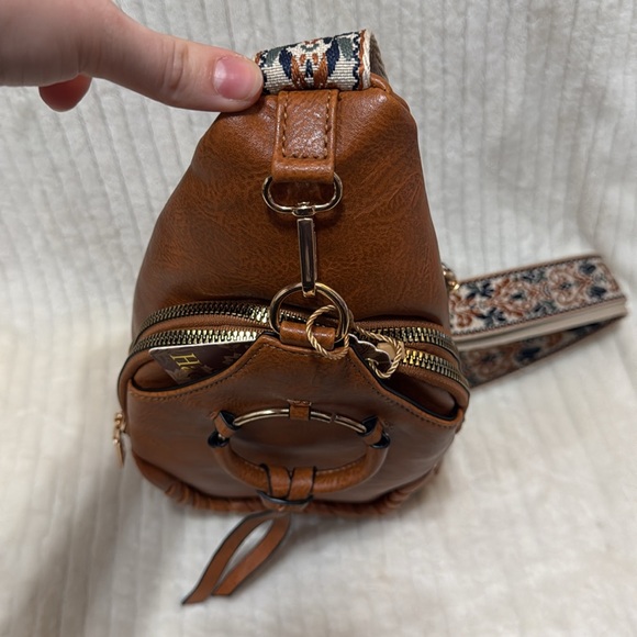 Cognac Leather Crossbody Bag with Patterned Strap - Picture 6 of 8